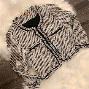 Cropped jacket with shimmer